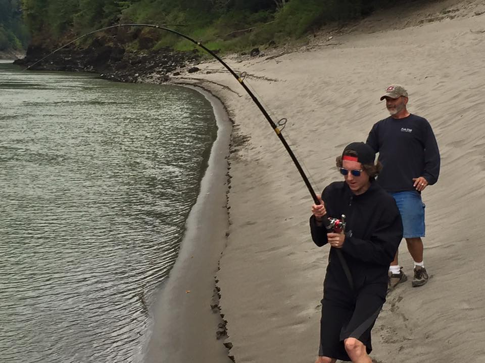 sturgeon-fishing-beach-of-fraser-river